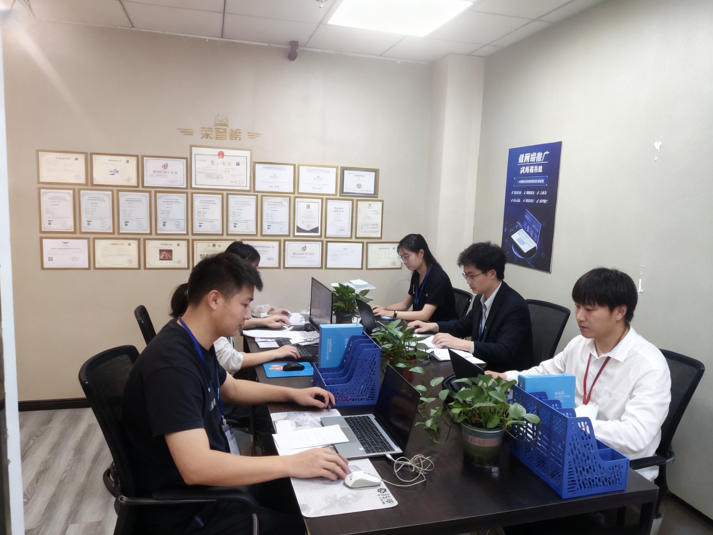 公司实拍展示办公环境与团队风貌